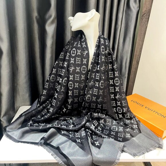 Louis Vuitton Charcoal Monogram Shawl - Picture 5 of 5
